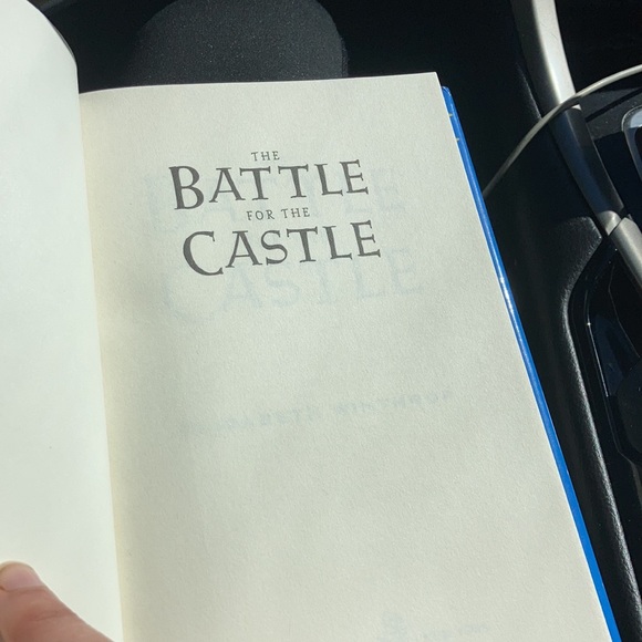 “The battle for the castle” hardback novel - Picture 11 of 12